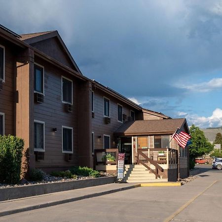 Super 8 By Wyndham Gardiner/Yellowstone Park Area Екстериор снимка