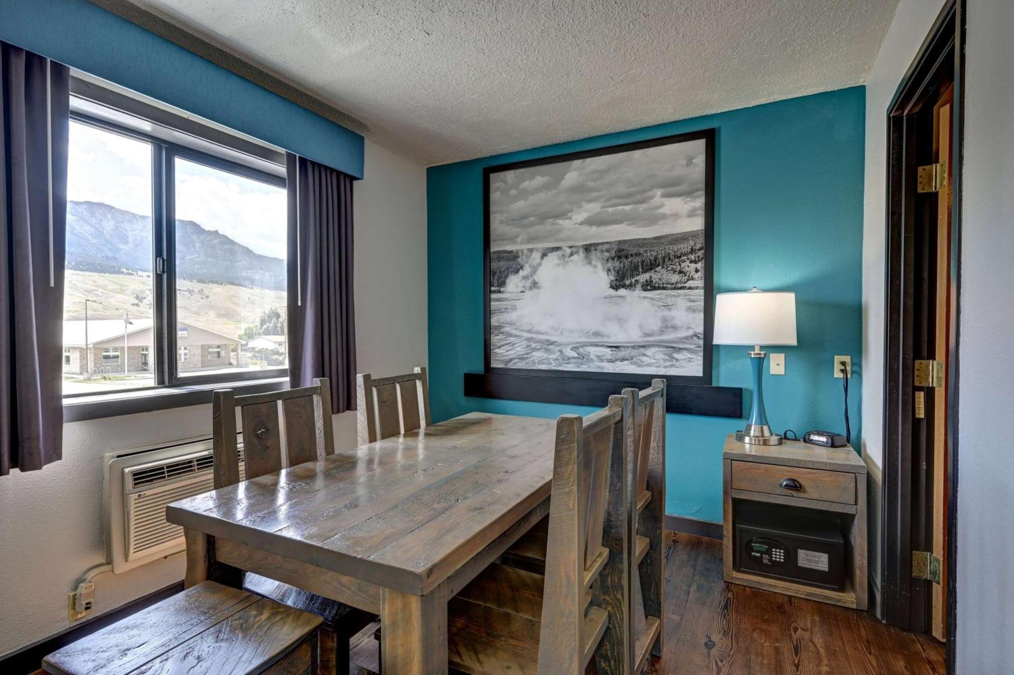 Super 8 By Wyndham Gardiner/Yellowstone Park Area Екстериор снимка