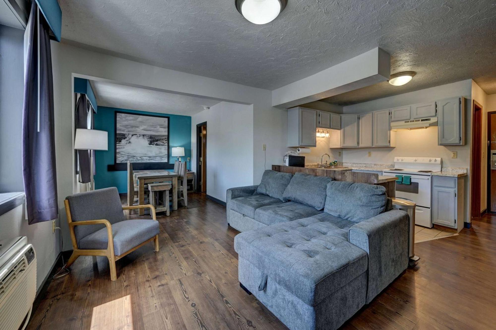 Super 8 By Wyndham Gardiner/Yellowstone Park Area Екстериор снимка