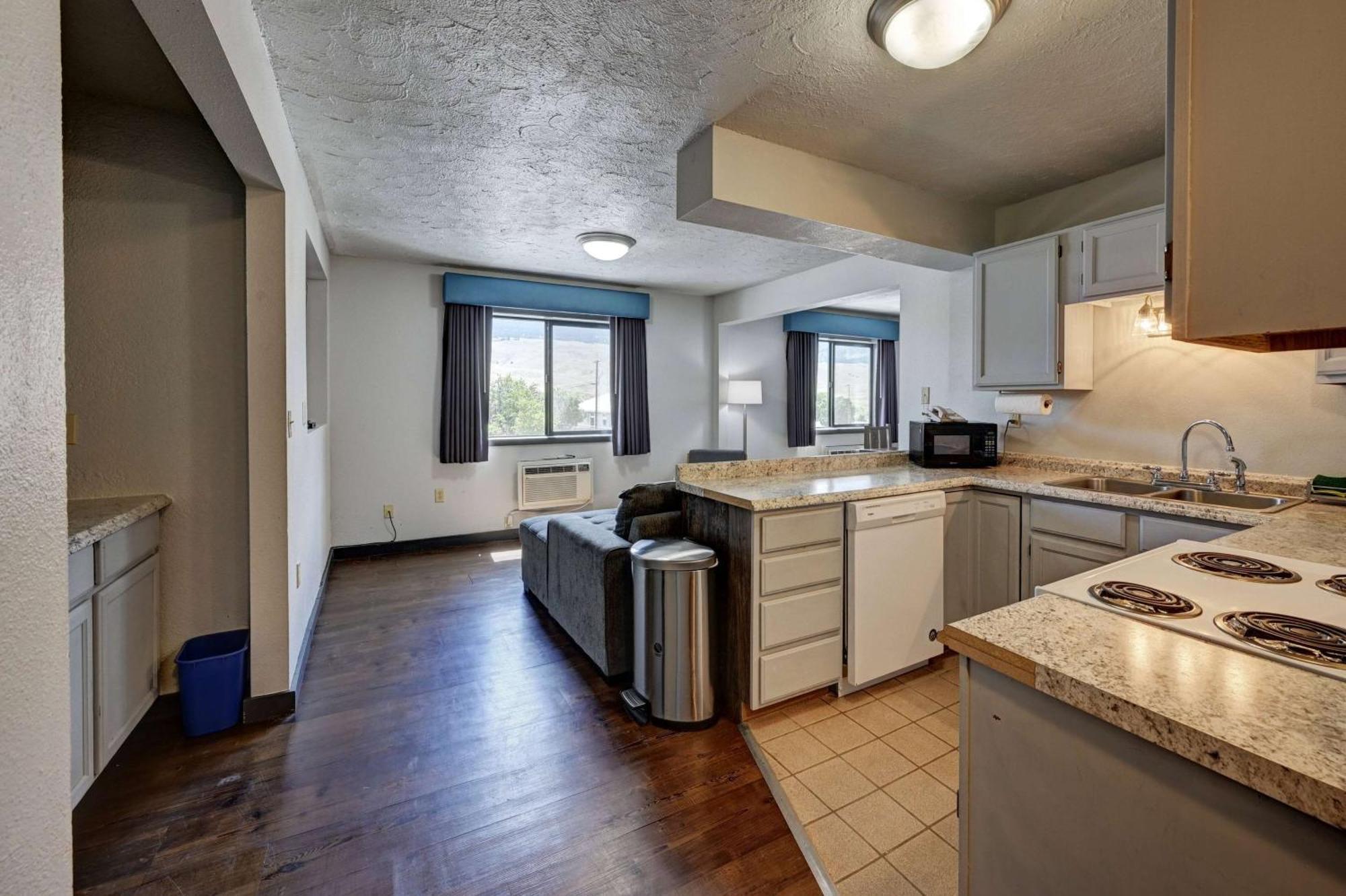 Super 8 By Wyndham Gardiner/Yellowstone Park Area Екстериор снимка