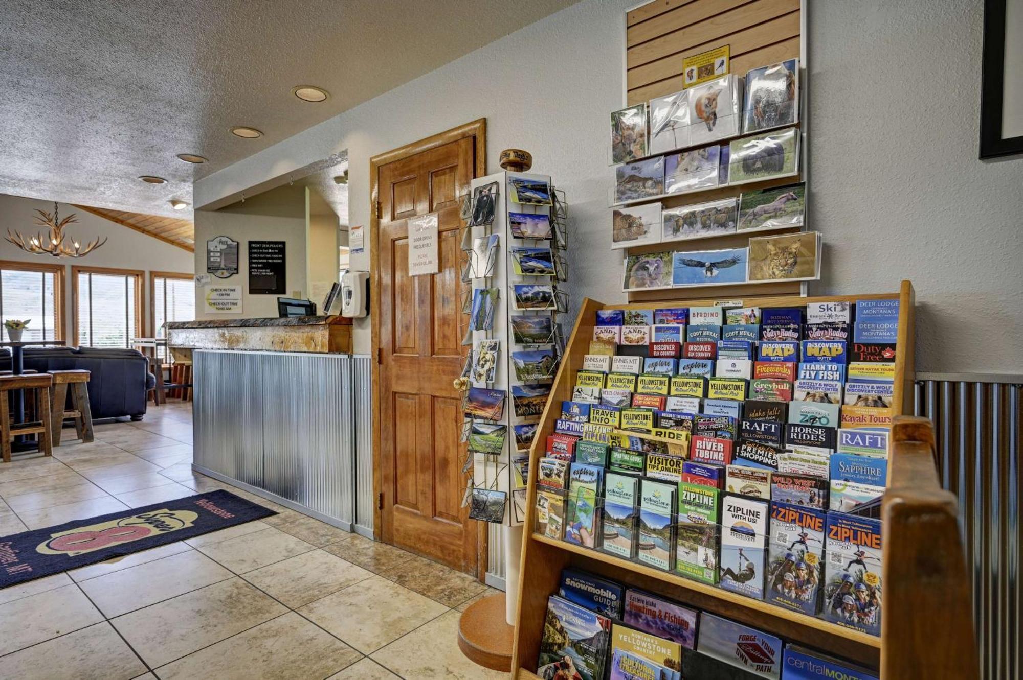 Super 8 By Wyndham Gardiner/Yellowstone Park Area Екстериор снимка