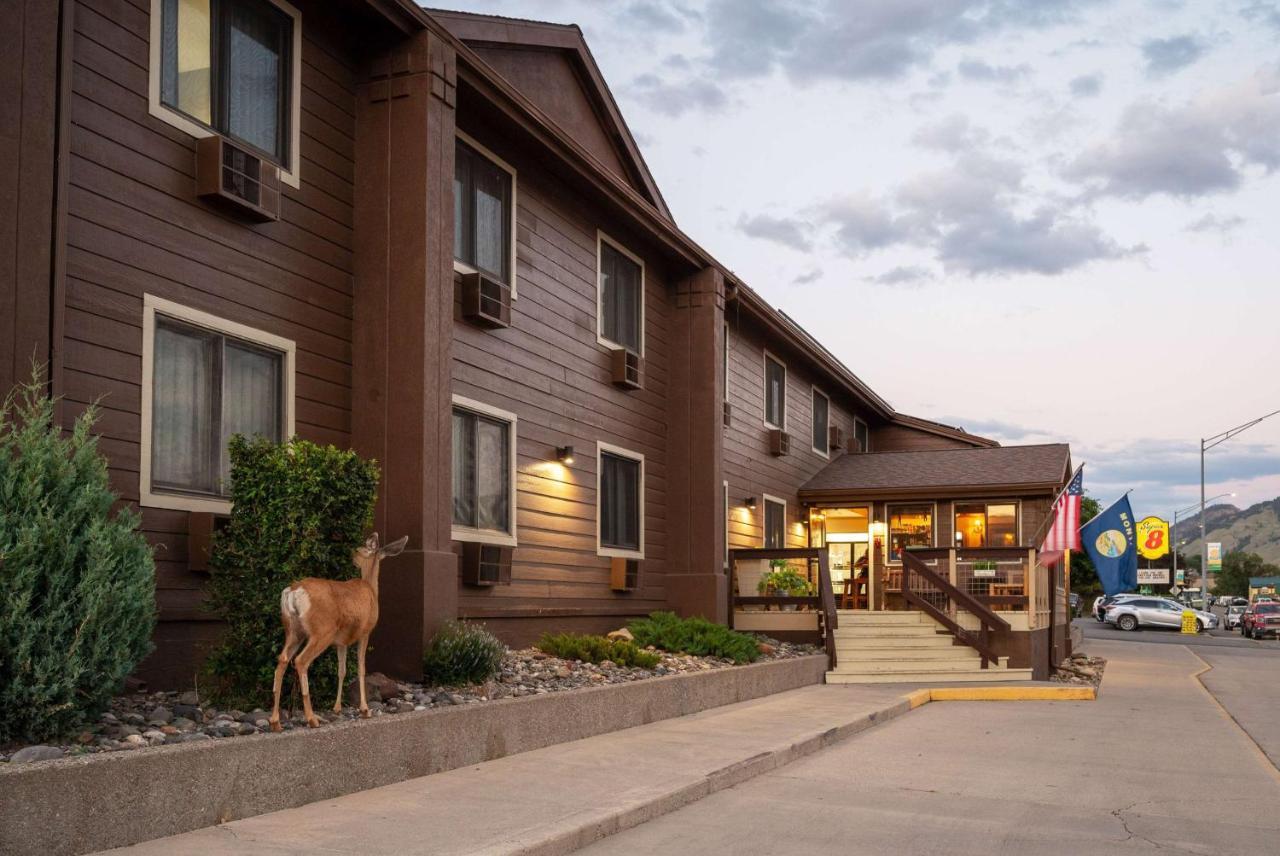 Super 8 By Wyndham Gardiner/Yellowstone Park Area Екстериор снимка
